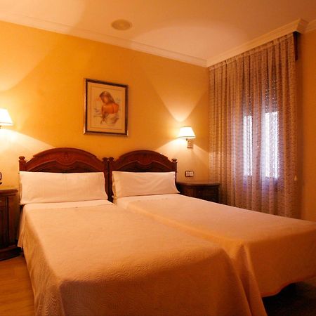 Hostal Victoria III Madrid Eksteriør billede