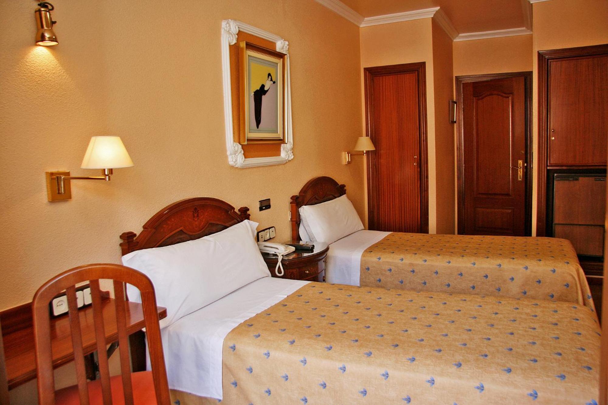 Hostal Victoria III Madrid Eksteriør billede