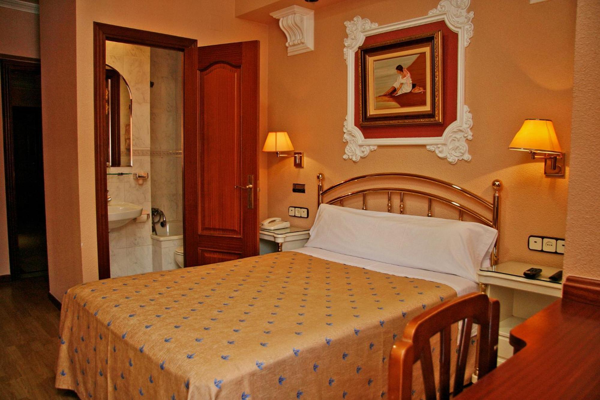 Hostal Victoria III Madrid Eksteriør billede
